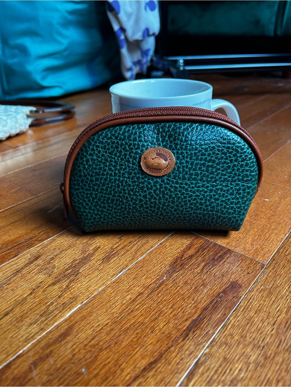 VINTAGE Dooney & Bourke Green Pebbled Leather Pouch with Tan Trim - Picture 2 of 5